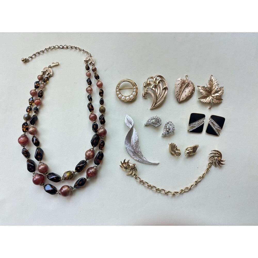 Lot 10pcs Vintage Trifari Jewelry Gold /silver Tone Earrings Brooches Necklaces